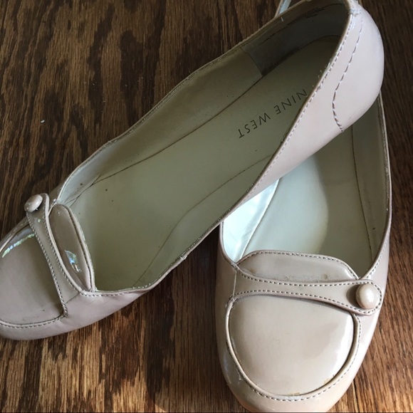 NINE WEST Tan Glossy Flats Size 8 - Picture 4 of 7